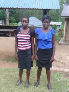 Die Schwestern Esther Muchisa und Forstine Mmanuli Luziani